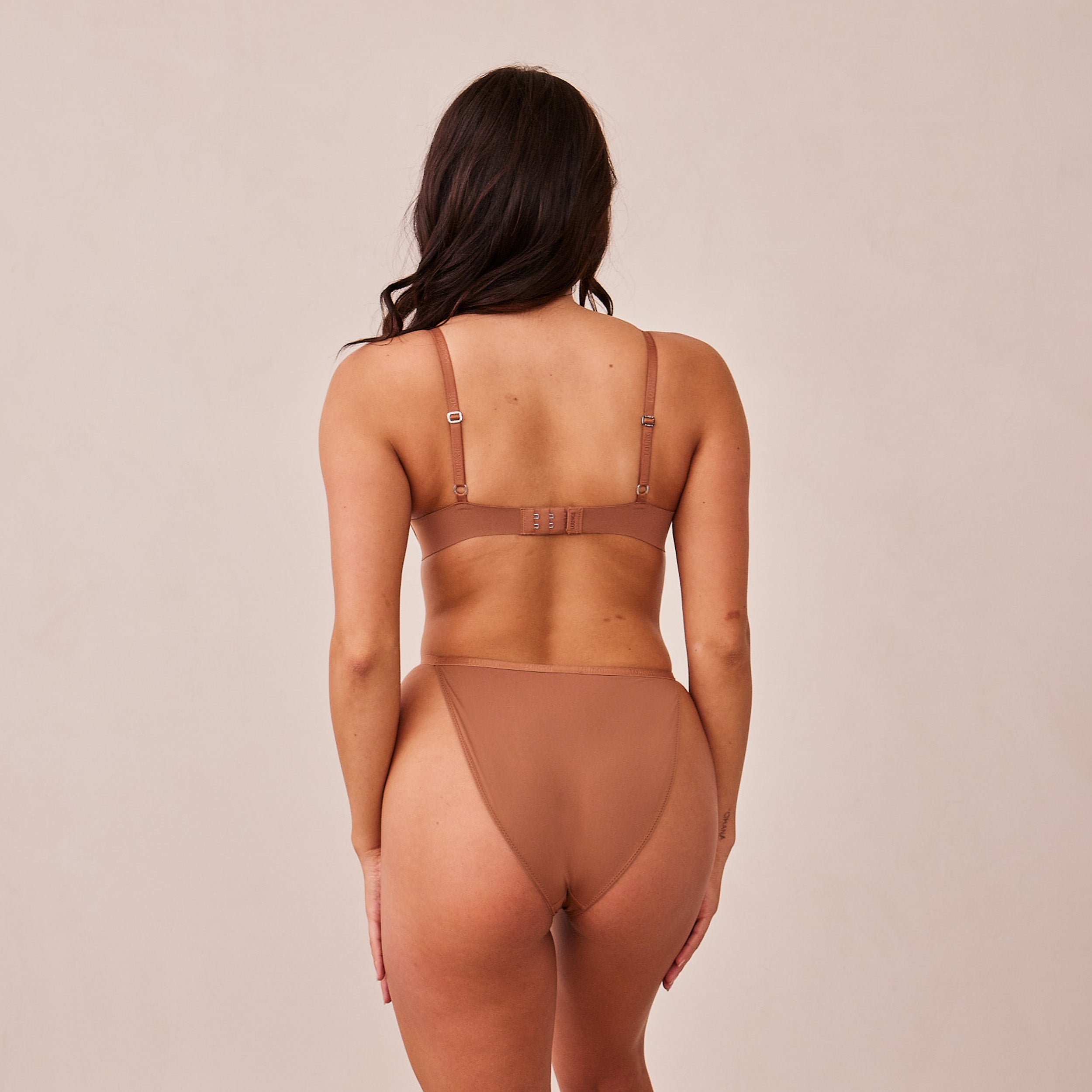 Light Non-Wired Plunge T-Shirt Bra - Mocha - Image 14