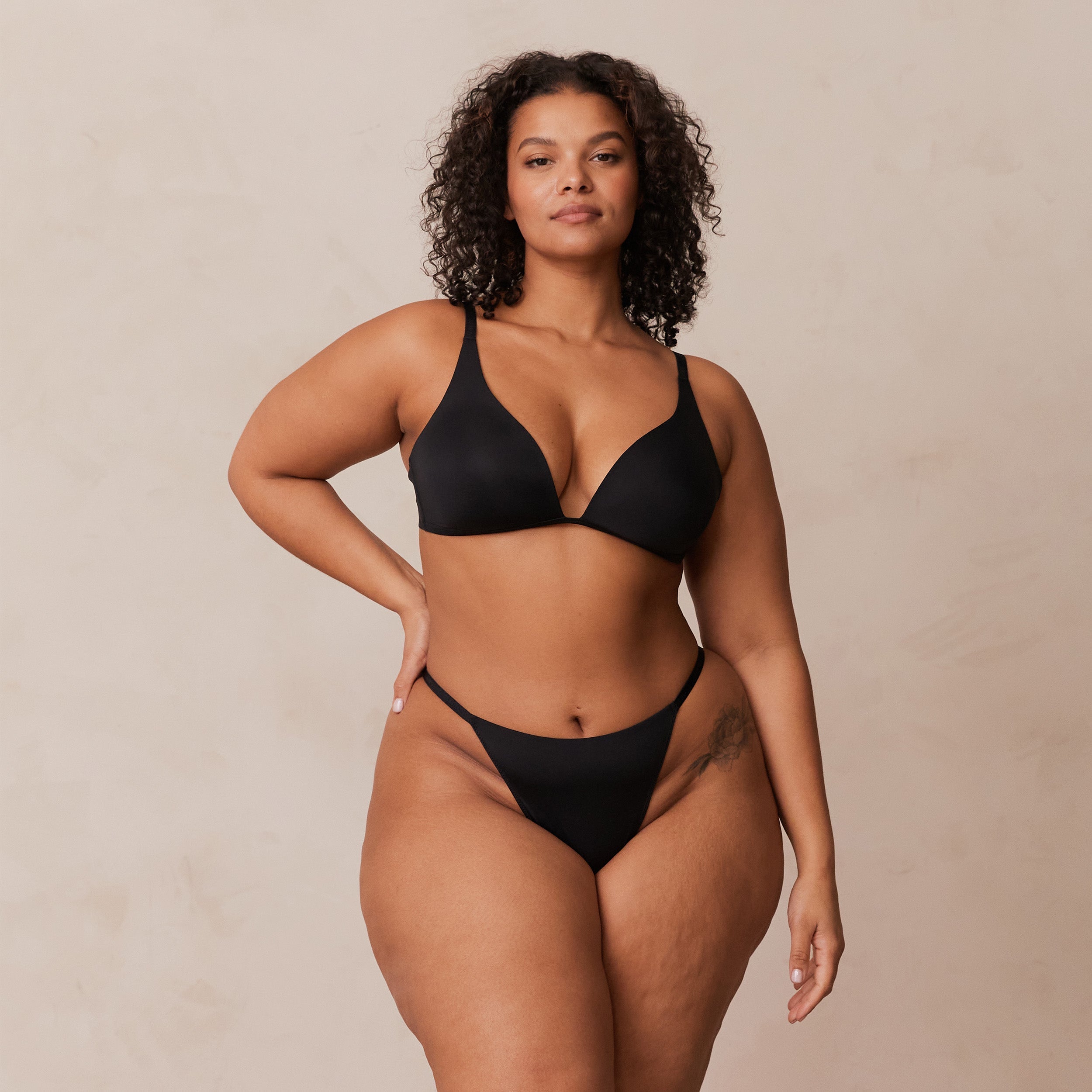 Light Non-Wired Plunge T-Shirt Bra - Black - Image 21