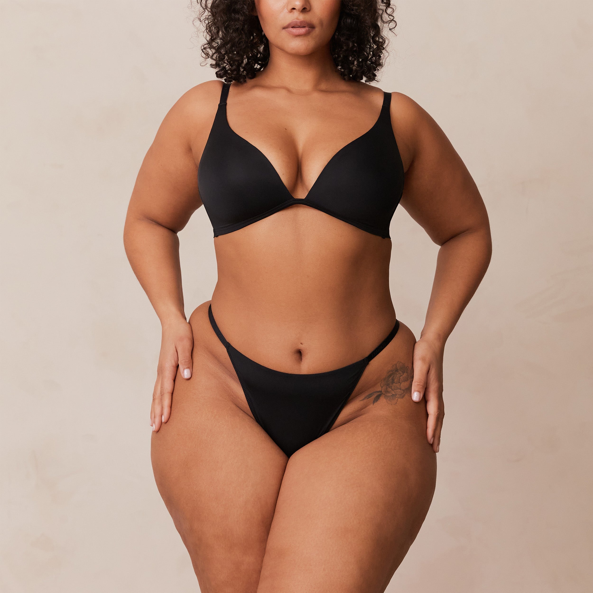 Light Non-Wired Plunge T-Shirt Bra - Black - Image 9