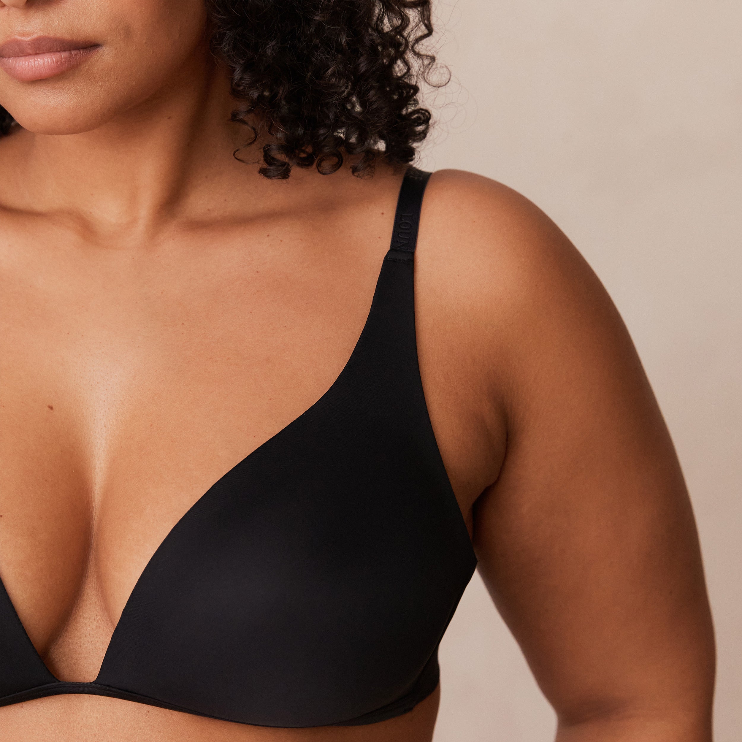 Light Non-Wired Plunge T-Shirt Bra - Black - Image 10