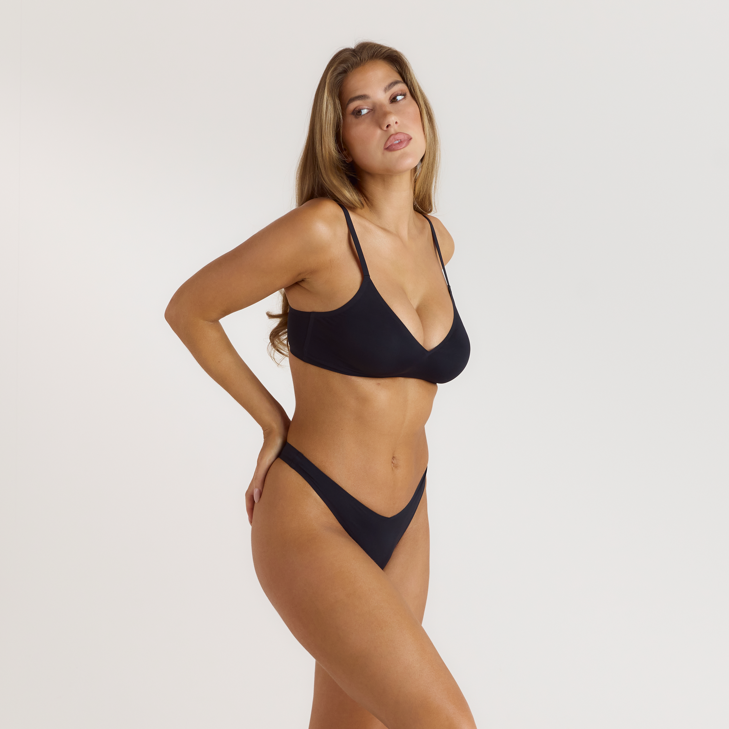 Seamless Bralette - Black - Image 5