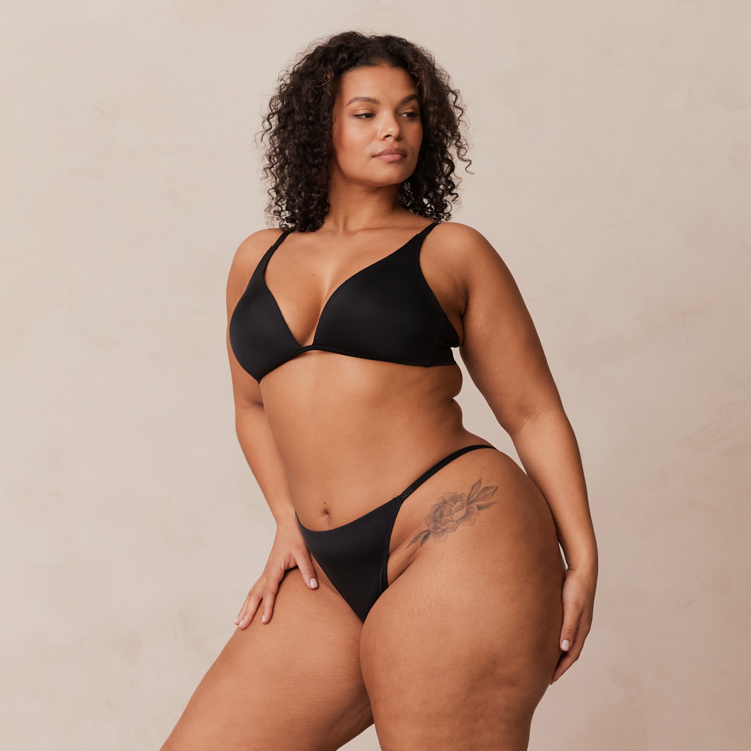 Light Non-Wired Plunge T-Shirt Bra - Black - Image 23